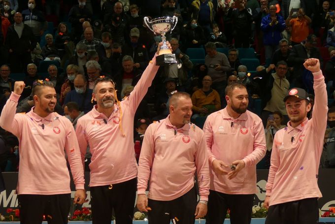 Et ce sera TOULOUSE !!!!
La grande équipe gagnante de ce Trophée des Villes 2021 🎉🏆
Une belle équipe, un beau parcours : félicitations au quatuor rose toulousain qui surclasse les marseillais dans cette finale en triplettes !